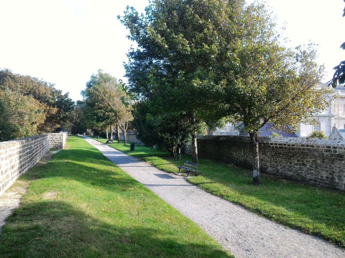 T3 en vieille ville 2adult 2 enfants parking gratuit - by La Source d'OrFée Boulogne-sur-Mer Exterior foto